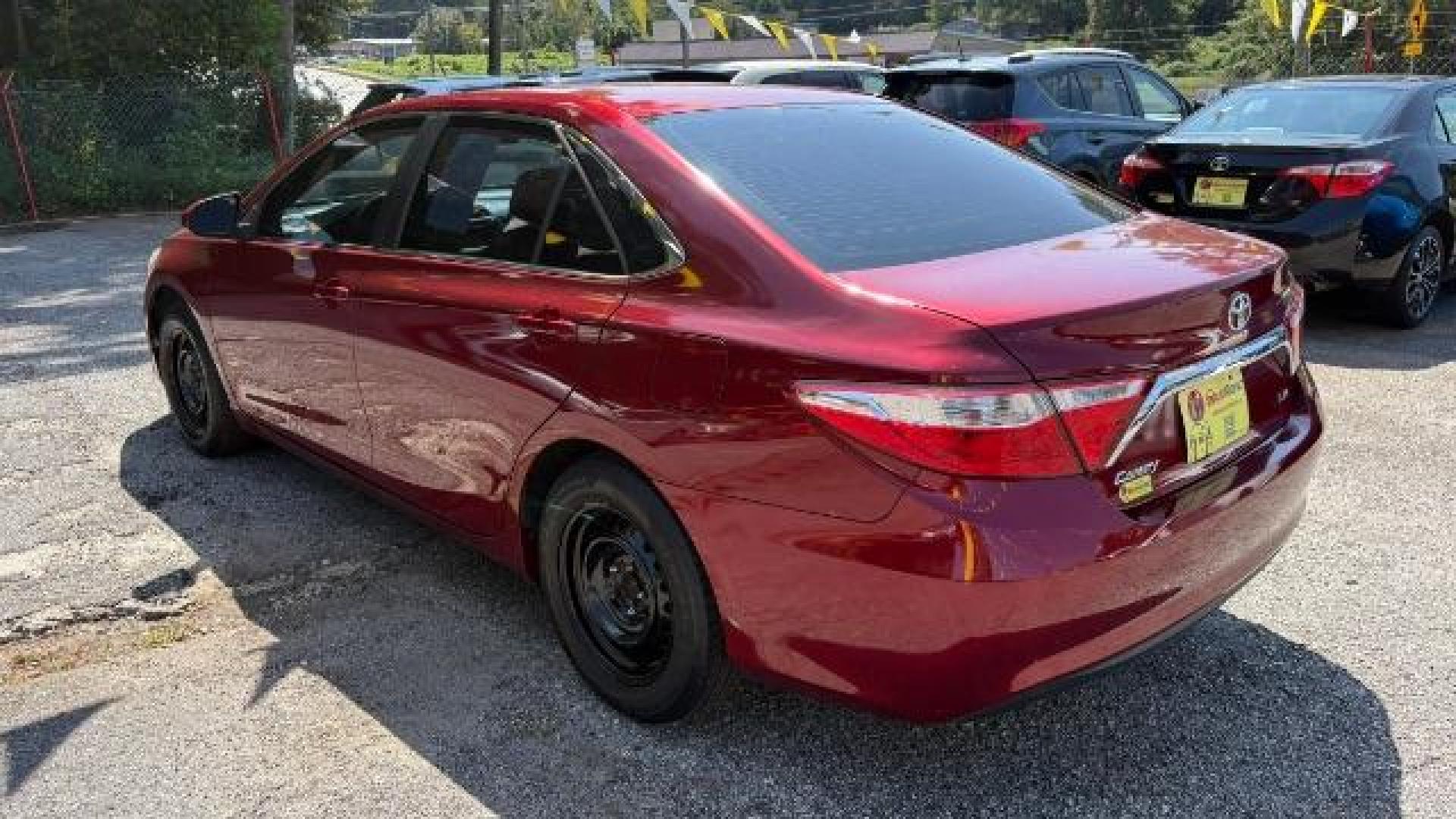 2017 RED Toyota Camry LE (4T1BF1FK6HU) with an 2.5L I-4 DOHC engine, located at 1806 Veterans Memorial Hwy SW, Austell, GA, 30168, (770) 944-9558, 33.817959, -84.606987 - Photo#5