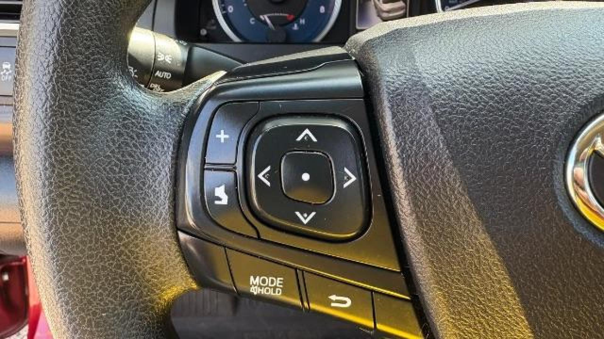 2017 RED Toyota Camry LE (4T1BF1FK6HU) with an 2.5L I-4 DOHC engine, located at 1806 Veterans Memorial Hwy SW, Austell, GA, 30168, (770) 944-9558, 33.817959, -84.606987 - Photo#8