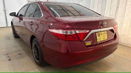 2017 RED Toyota Camry LE (4T1BF1FK6HU) with an 2.5L I-4 DOHC engine, located at 1806 Veterans Memorial Hwy SW, Austell, GA, 30168, (770) 944-9558, 33.817959, -84.606987 - Photo#3