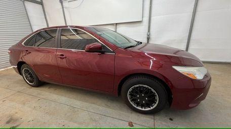 2017 RED Toyota Camry LE (4T1BF1FK6HU) with an 2.5L I-4 DOHC engine, located at 1806 Veterans Memorial Hwy SW, Austell, GA, 30168, (770) 944-9558, 33.817959, -84.606987 - Photo#6