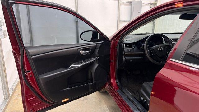 2017 RED Toyota Camry LE (4T1BF1FK6HU) with an 2.5L I-4 DOHC engine, located at 1806 Veterans Memorial Hwy SW, Austell, GA, 30168, (770) 944-9558, 33.817959, -84.606987 - Photo#10
