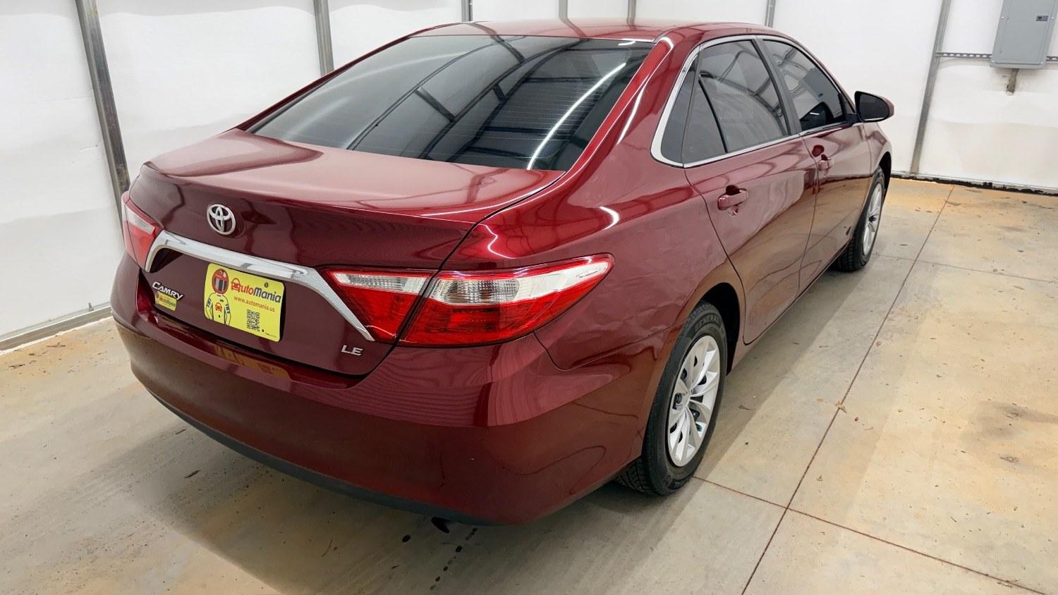 2017 RED Toyota Camry LE (4T1BF1FK6HU) with an 2.5L I-4 DOHC engine, located at 1806 Veterans Memorial Hwy SW, Austell, GA, 30168, (770) 944-9558, 33.817959, -84.606987 - Photo#3