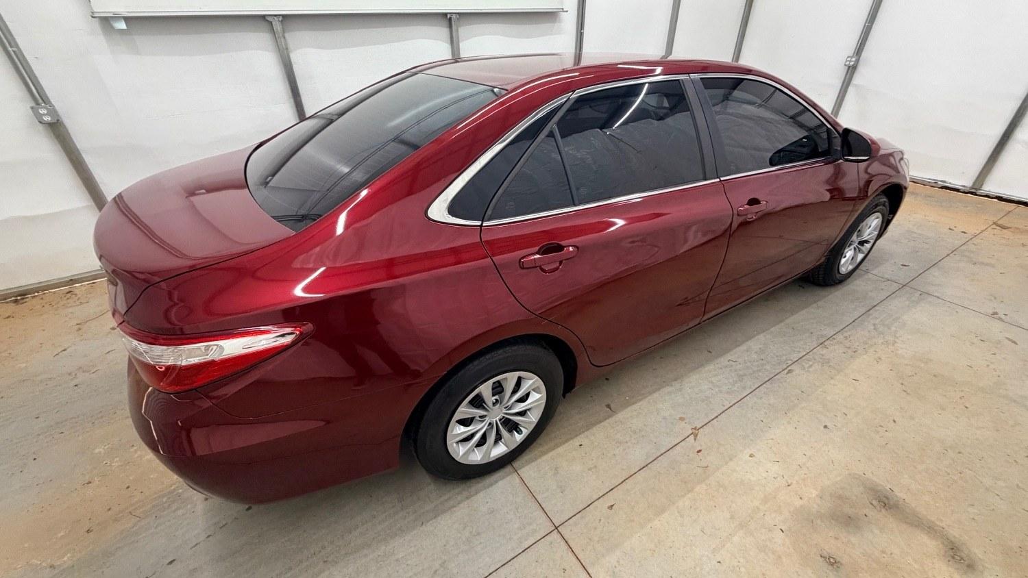 2017 RED Toyota Camry LE (4T1BF1FK6HU) with an 2.5L I-4 DOHC engine, located at 1806 Veterans Memorial Hwy SW, Austell, GA, 30168, (770) 944-9558, 33.817959, -84.606987 - Photo#4
