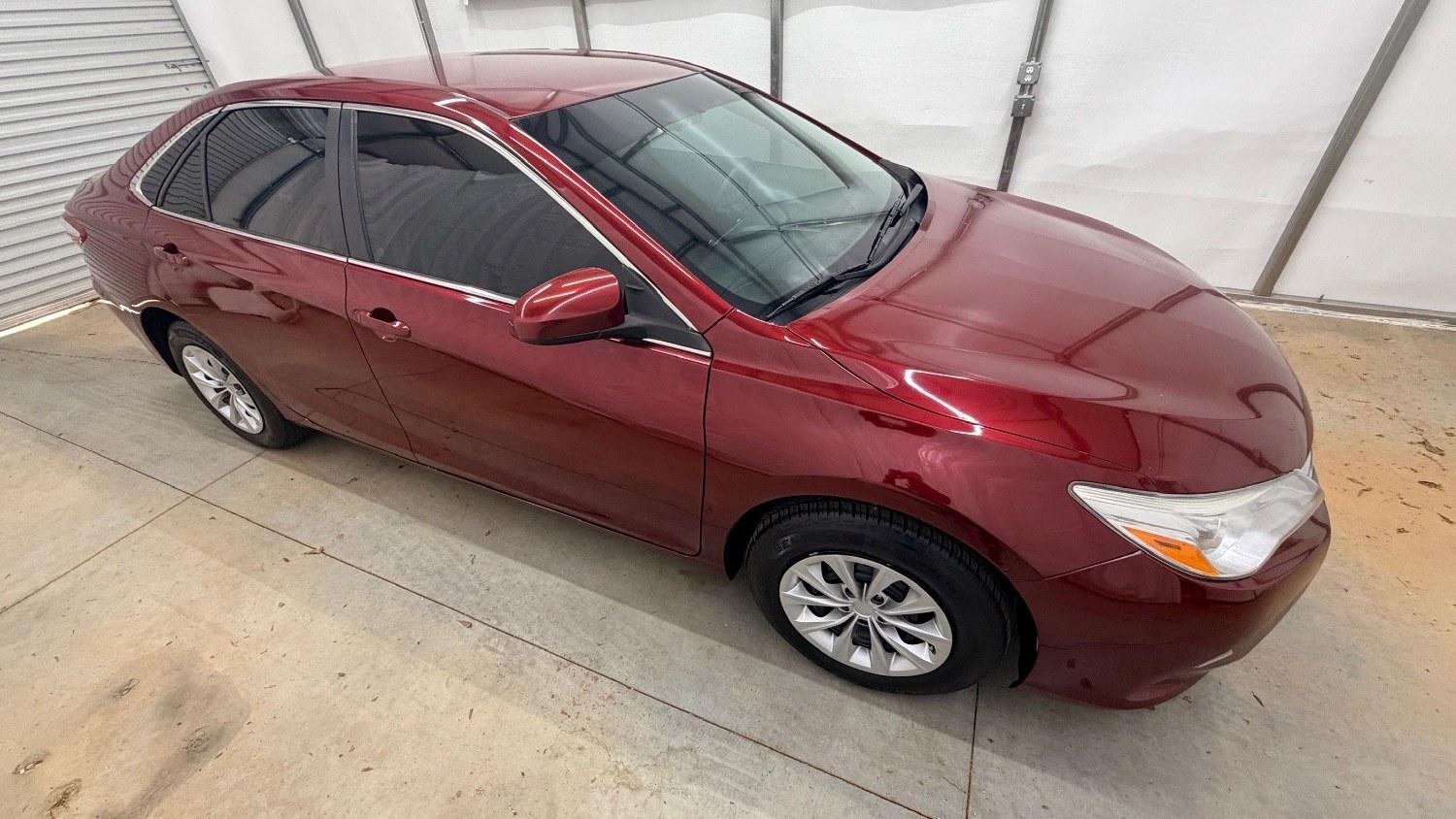2017 RED Toyota Camry LE (4T1BF1FK6HU) with an 2.5L I-4 DOHC engine, located at 1806 Veterans Memorial Hwy SW, Austell, GA, 30168, (770) 944-9558, 33.817959, -84.606987 - Photo#5