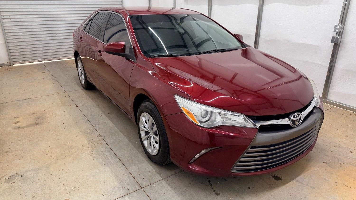 2017 RED Toyota Camry LE (4T1BF1FK6HU) with an 2.5L I-4 DOHC engine, located at 1806 Veterans Memorial Hwy SW, Austell, GA, 30168, (770) 944-9558, 33.817959, -84.606987 - Photo#9