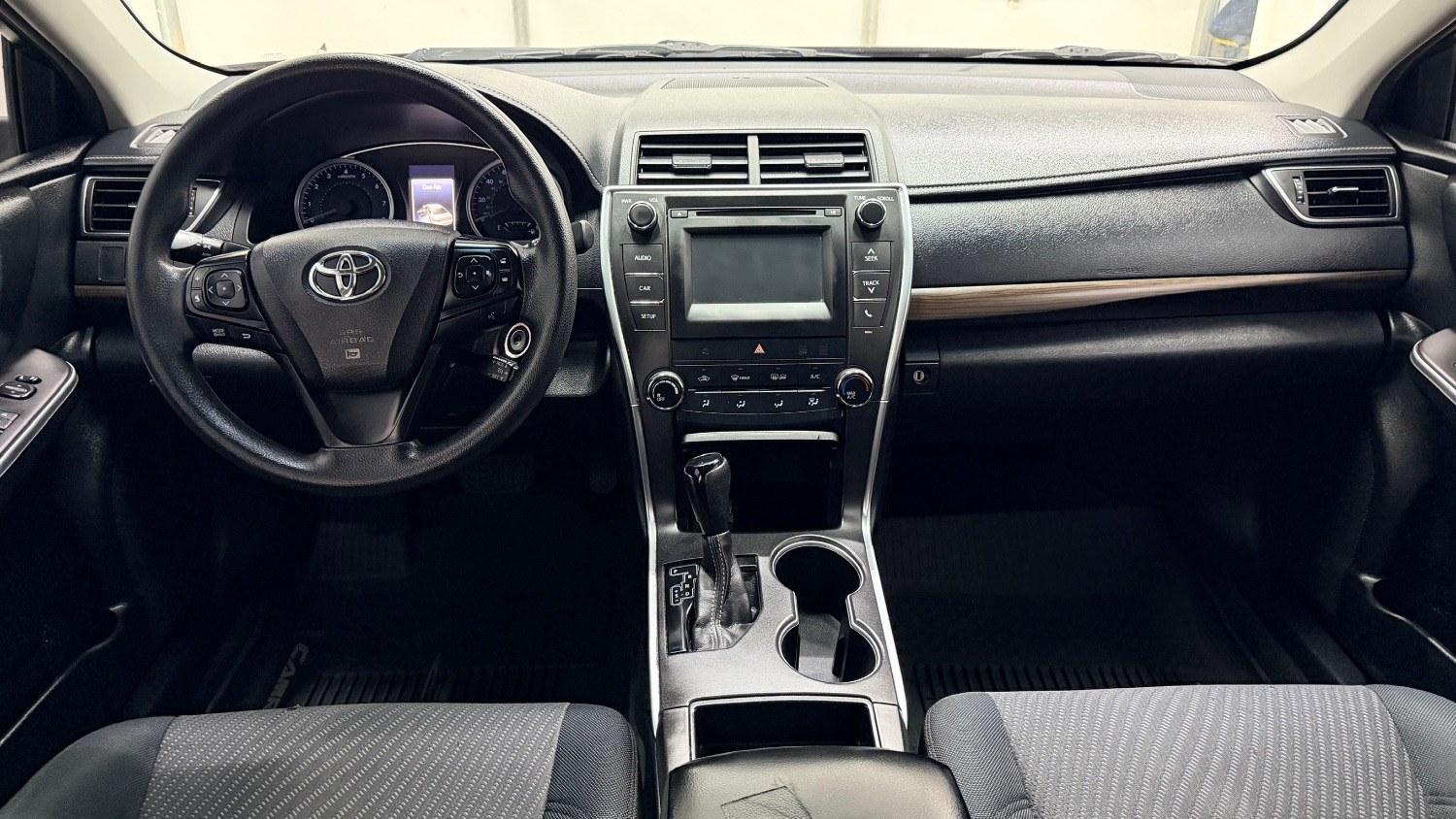 2017 RED Toyota Camry LE (4T1BF1FK6HU) with an 2.5L I-4 DOHC engine, located at 1806 Veterans Memorial Hwy SW, Austell, GA, 30168, (770) 944-9558, 33.817959, -84.606987 - Photo#14