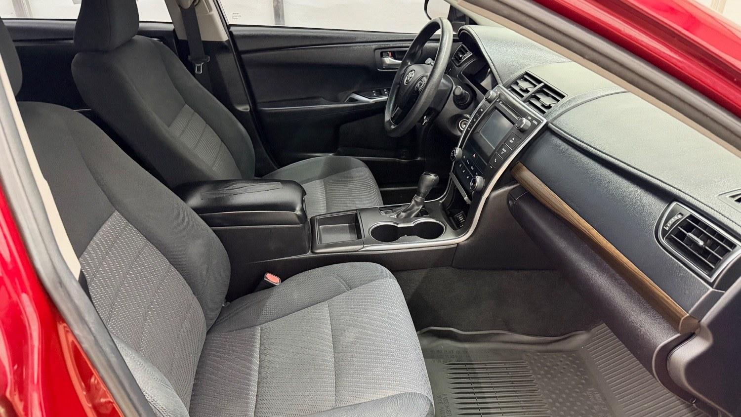 2017 RED Toyota Camry LE (4T1BF1FK6HU) with an 2.5L I-4 DOHC engine, located at 1806 Veterans Memorial Hwy SW, Austell, GA, 30168, (770) 944-9558, 33.817959, -84.606987 - Photo#17