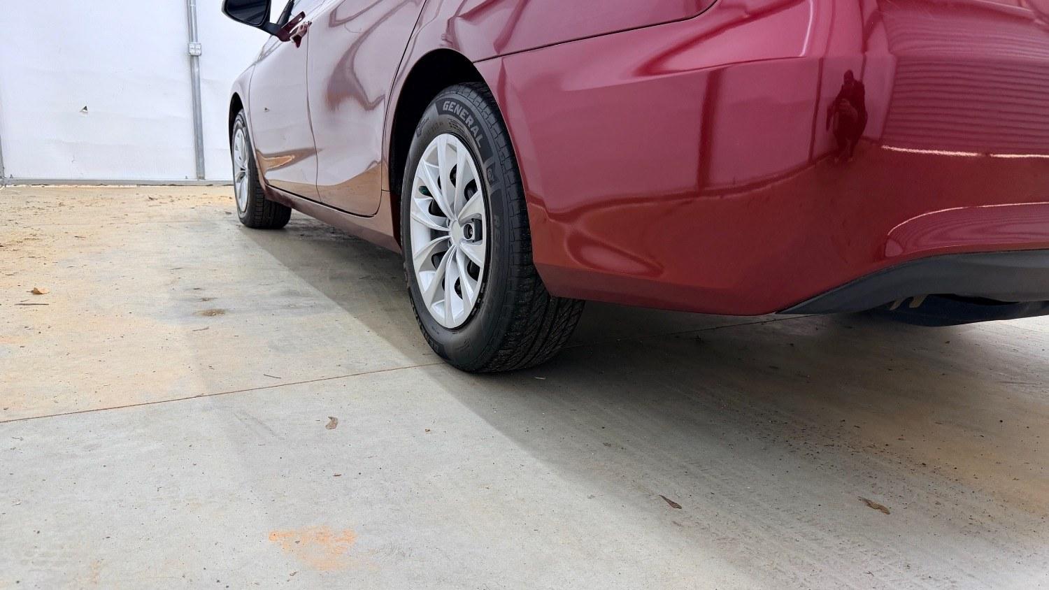 2017 RED Toyota Camry LE (4T1BF1FK6HU) with an 2.5L I-4 DOHC engine, located at 1806 Veterans Memorial Hwy SW, Austell, GA, 30168, (770) 944-9558, 33.817959, -84.606987 - Photo#21