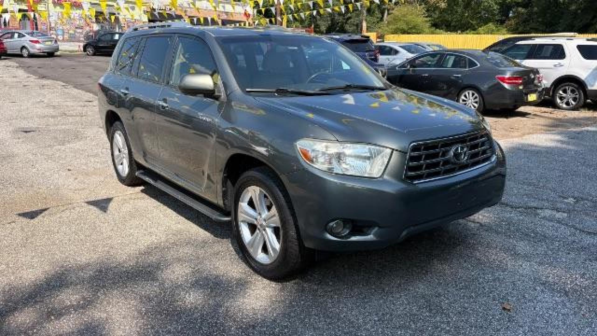2009 Gray Toyota Highlander Limited 2WD (JTEDS42A392) with an 3.5L V6 DOHC 24V engine, 5-Speed Automatic transmission, located at 1806 Veterans Memorial Hwy SW, Austell, GA, 30168, (770) 944-9558, 33.817959, -84.606987 - Photo#2