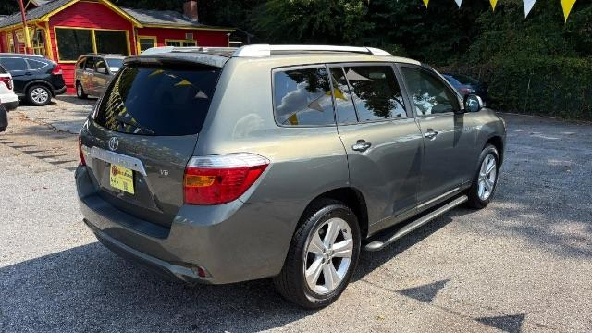 2009 Gray Toyota Highlander Limited 2WD (JTEDS42A392) with an 3.5L V6 DOHC 24V engine, 5-Speed Automatic transmission, located at 1806 Veterans Memorial Hwy SW, Austell, GA, 30168, (770) 944-9558, 33.817959, -84.606987 - Photo#3