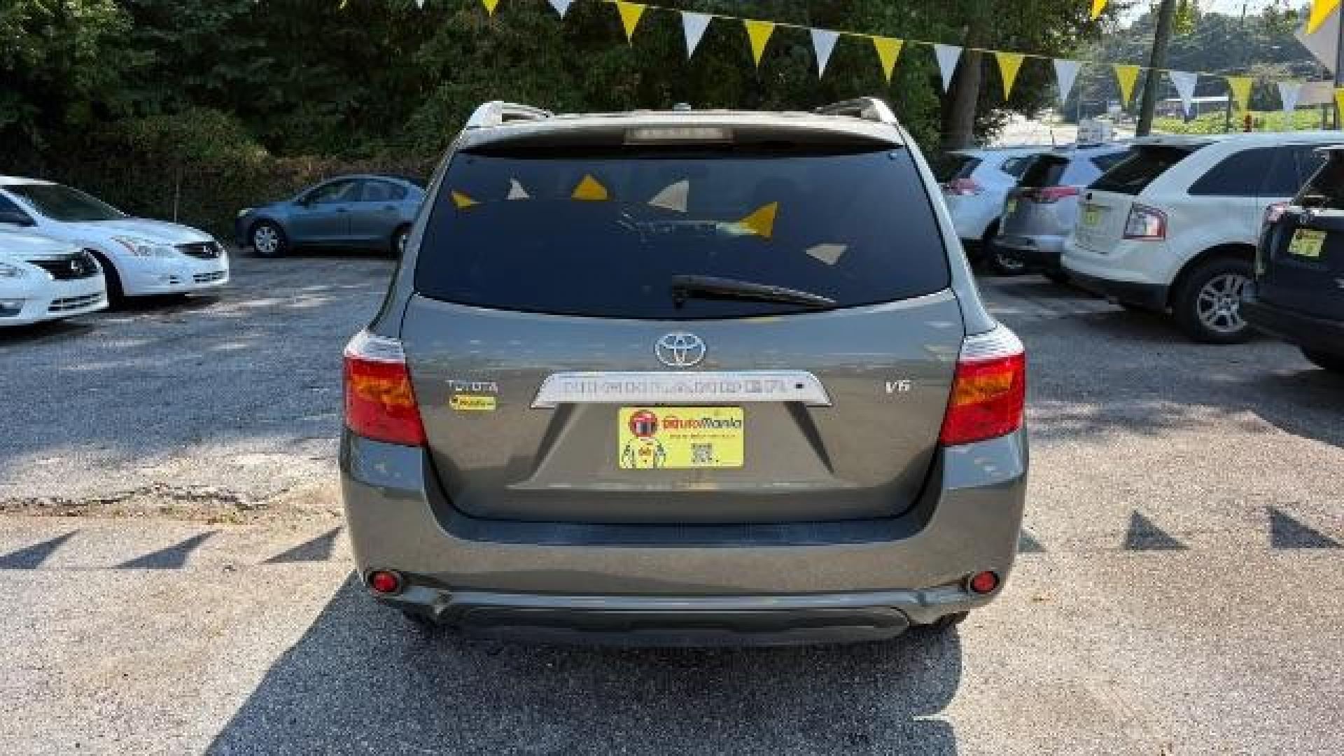 2009 Gray Toyota Highlander Limited 2WD (JTEDS42A392) with an 3.5L V6 DOHC 24V engine, 5-Speed Automatic transmission, located at 1806 Veterans Memorial Hwy SW, Austell, GA, 30168, (770) 944-9558, 33.817959, -84.606987 - Photo#4