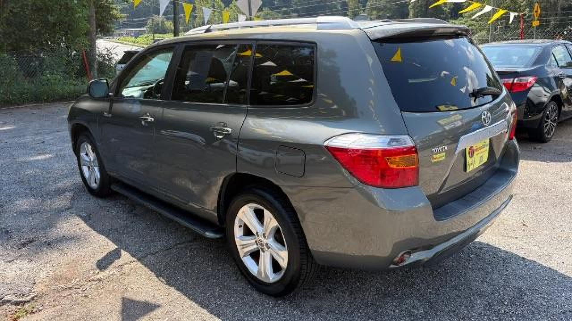 2009 Gray Toyota Highlander Limited 2WD (JTEDS42A392) with an 3.5L V6 DOHC 24V engine, 5-Speed Automatic transmission, located at 1806 Veterans Memorial Hwy SW, Austell, GA, 30168, (770) 944-9558, 33.817959, -84.606987 - Photo#5
