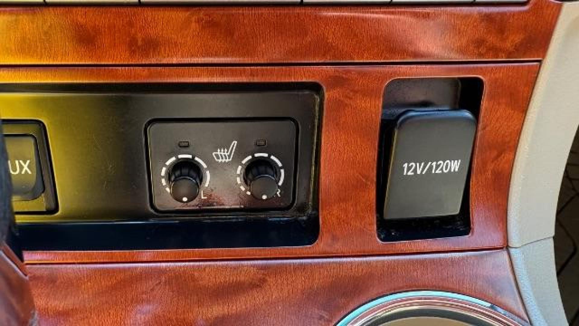 2009 Gray Toyota Highlander Limited 2WD (JTEDS42A392) with an 3.5L V6 DOHC 24V engine, 5-Speed Automatic transmission, located at 1806 Veterans Memorial Hwy SW, Austell, GA, 30168, (770) 944-9558, 33.817959, -84.606987 - Photo#12