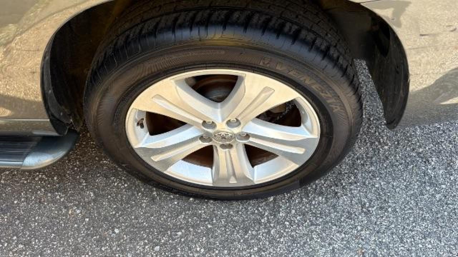 2009 Gray Toyota Highlander Limited 2WD (JTEDS42A392) with an 3.5L V6 DOHC 24V engine, 5-Speed Automatic transmission, located at 1806 Veterans Memorial Hwy SW, Austell, GA, 30168, (770) 944-9558, 33.817959, -84.606987 - Photo#17