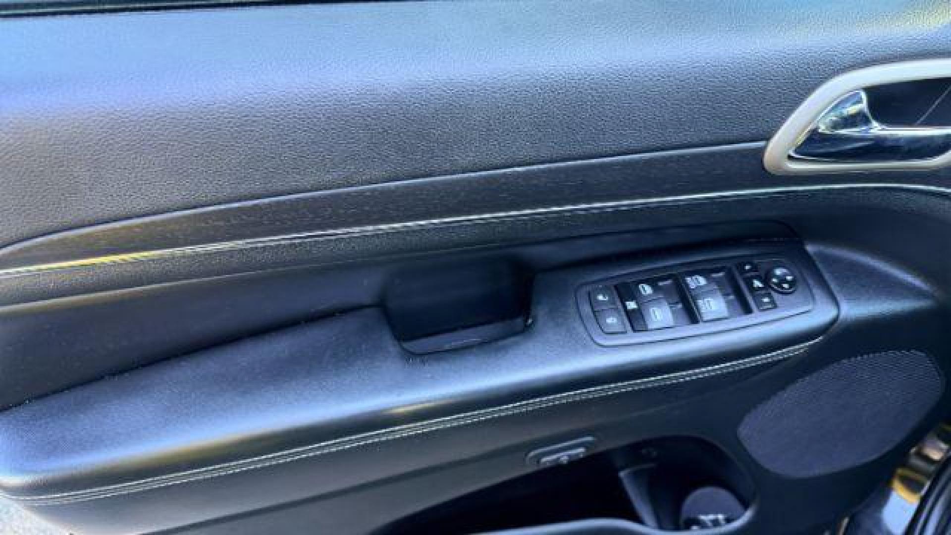 2015 Black Jeep Grand Cherokee Limited 2WD (1C4RJEBG4FC) with an 3.6L V6 DOHC 24V engine, 8-Speed Automatic transmission, located at 1806 Veterans Memorial Hwy SW, Austell, GA, 30168, (770) 944-9558, 33.817959, -84.606987 - Photo#8