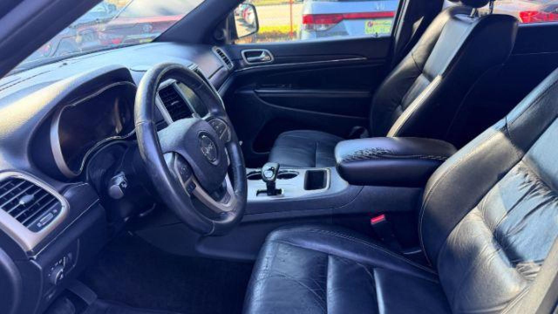 2015 Black Jeep Grand Cherokee Limited 2WD (1C4RJEBG4FC) with an 3.6L V6 DOHC 24V engine, 8-Speed Automatic transmission, located at 1806 Veterans Memorial Hwy SW, Austell, GA, 30168, (770) 944-9558, 33.817959, -84.606987 - Photo#9