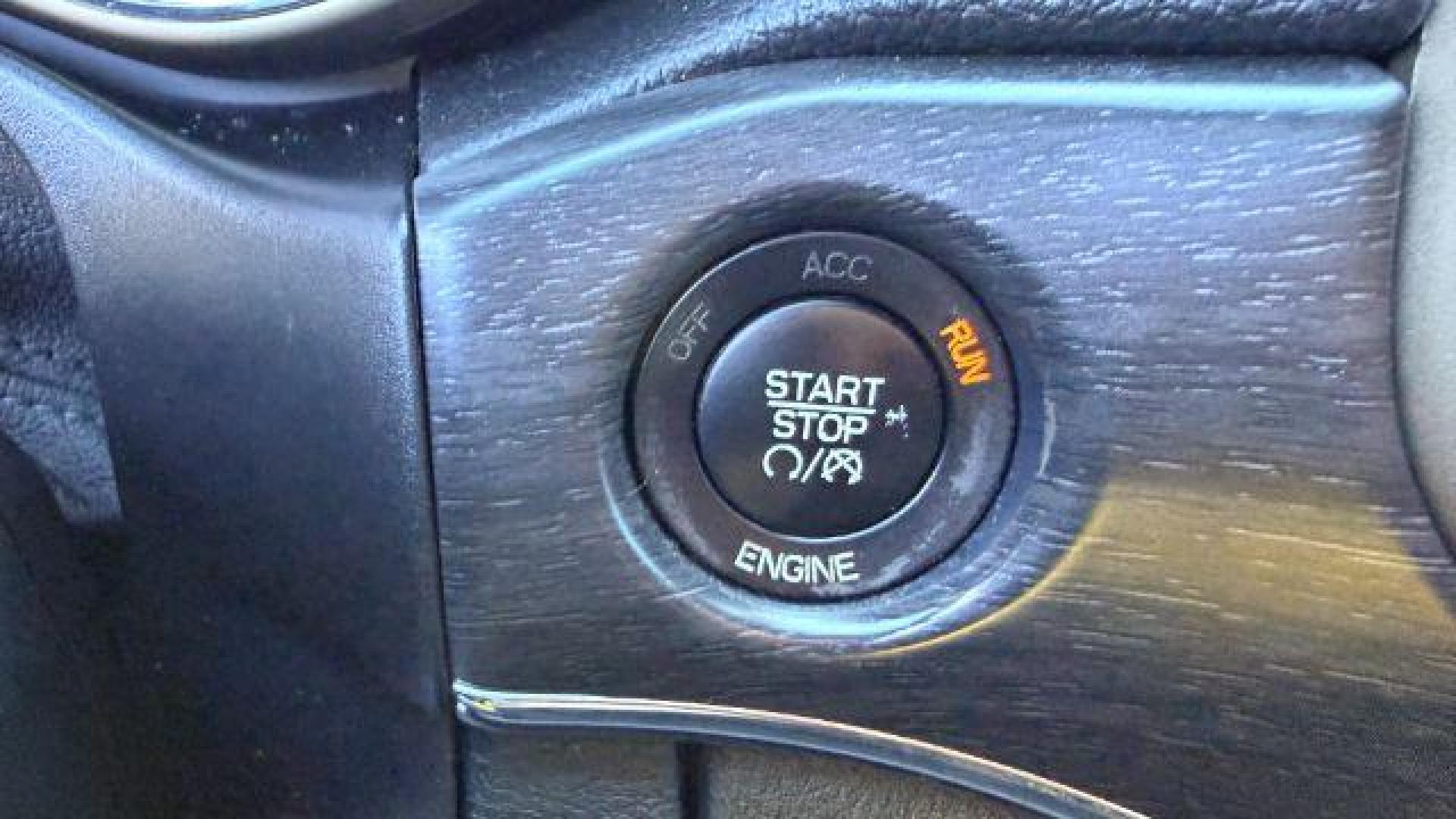 2015 Black Jeep Grand Cherokee Limited 2WD (1C4RJEBG4FC) with an 3.6L V6 DOHC 24V engine, 8-Speed Automatic transmission, located at 1806 Veterans Memorial Hwy SW, Austell, GA, 30168, (770) 944-9558, 33.817959, -84.606987 - Photo#13