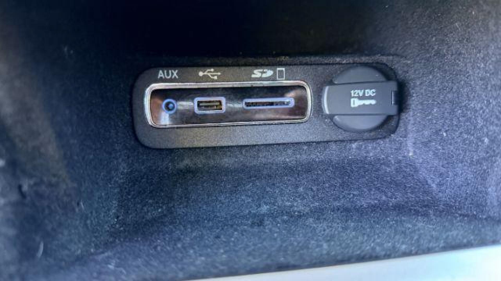 2015 Black Jeep Grand Cherokee Limited 2WD (1C4RJEBG4FC) with an 3.6L V6 DOHC 24V engine, 8-Speed Automatic transmission, located at 1806 Veterans Memorial Hwy SW, Austell, GA, 30168, (770) 944-9558, 33.817959, -84.606987 - Photo#14