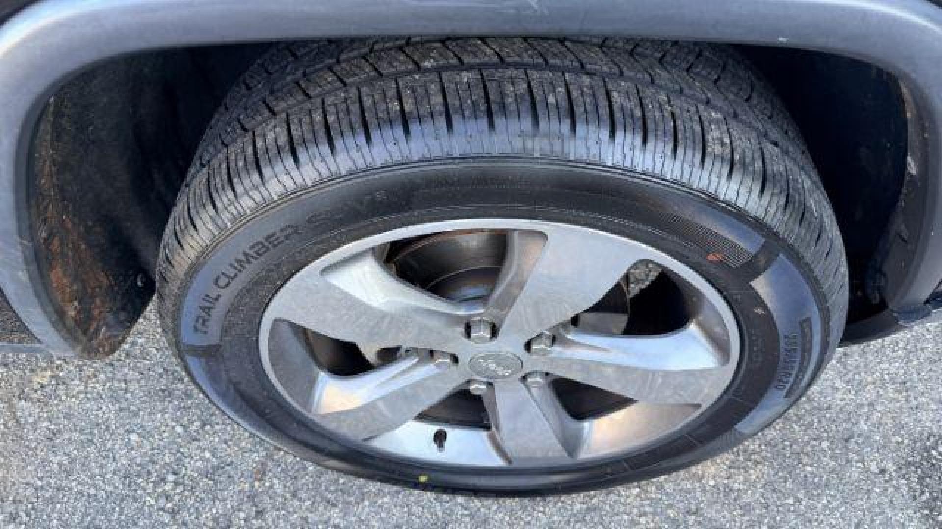 2015 Black Jeep Grand Cherokee Limited 2WD (1C4RJEBG4FC) with an 3.6L V6 DOHC 24V engine, 8-Speed Automatic transmission, located at 1806 Veterans Memorial Hwy SW, Austell, GA, 30168, (770) 944-9558, 33.817959, -84.606987 - Photo#16