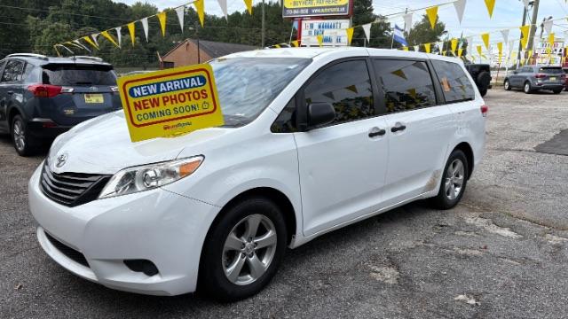 photo of 2014 Toyota Sienna L V6 7 Passenger