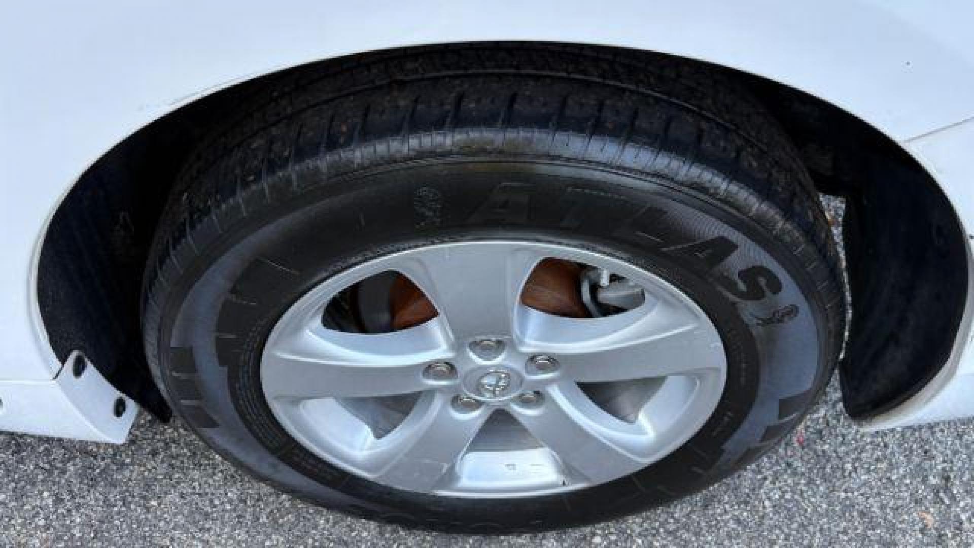 2014 White Toyota Sienna L V6 7 Passenger (5TDZK3DC3ES) with an 3.5L V-6 DOHC engine, located at 1806 Veterans Memorial Hwy SW, Austell, GA, 30168, (770) 944-9558, 33.817959, -84.606987 - Photo#15