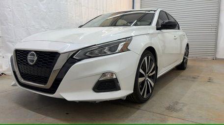 photo of 2020 Nissan Altima SR FWD