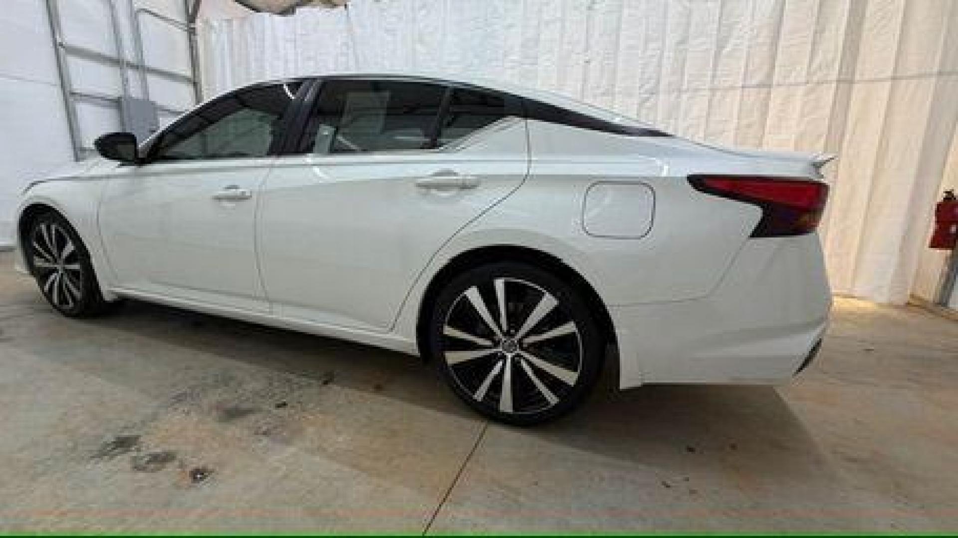 2020 White Nissan Altima SR FWD (1N4BL4CV4LN) with an 2.5L I-4 gasoline direct injection engine, located at 1806 Veterans Memorial Hwy SW, Austell, GA, 30168, (770) 944-9558, 33.817959, -84.606987 - Photo#2