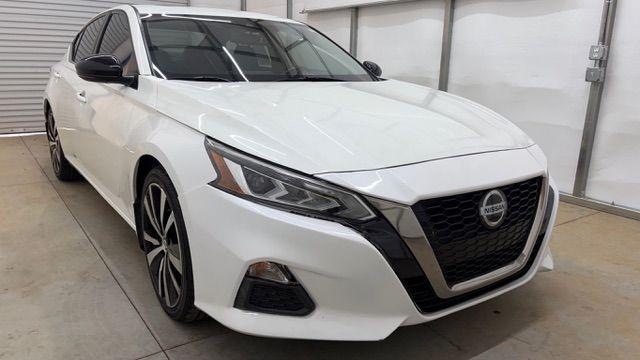 2020 White Nissan Altima SR FWD (1N4BL4CV4LN) with an 2.5L I-4 gasoline direct injection engine, located at 1806 Veterans Memorial Hwy SW, Austell, GA, 30168, (770) 944-9558, 33.817959, -84.606987 - Photo#8