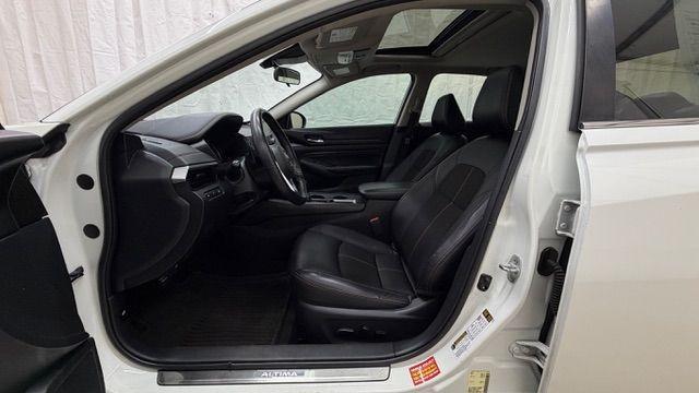 2020 White Nissan Altima SR FWD (1N4BL4CV4LN) with an 2.5L I-4 gasoline direct injection engine, located at 1806 Veterans Memorial Hwy SW, Austell, GA, 30168, (770) 944-9558, 33.817959, -84.606987 - Photo#12