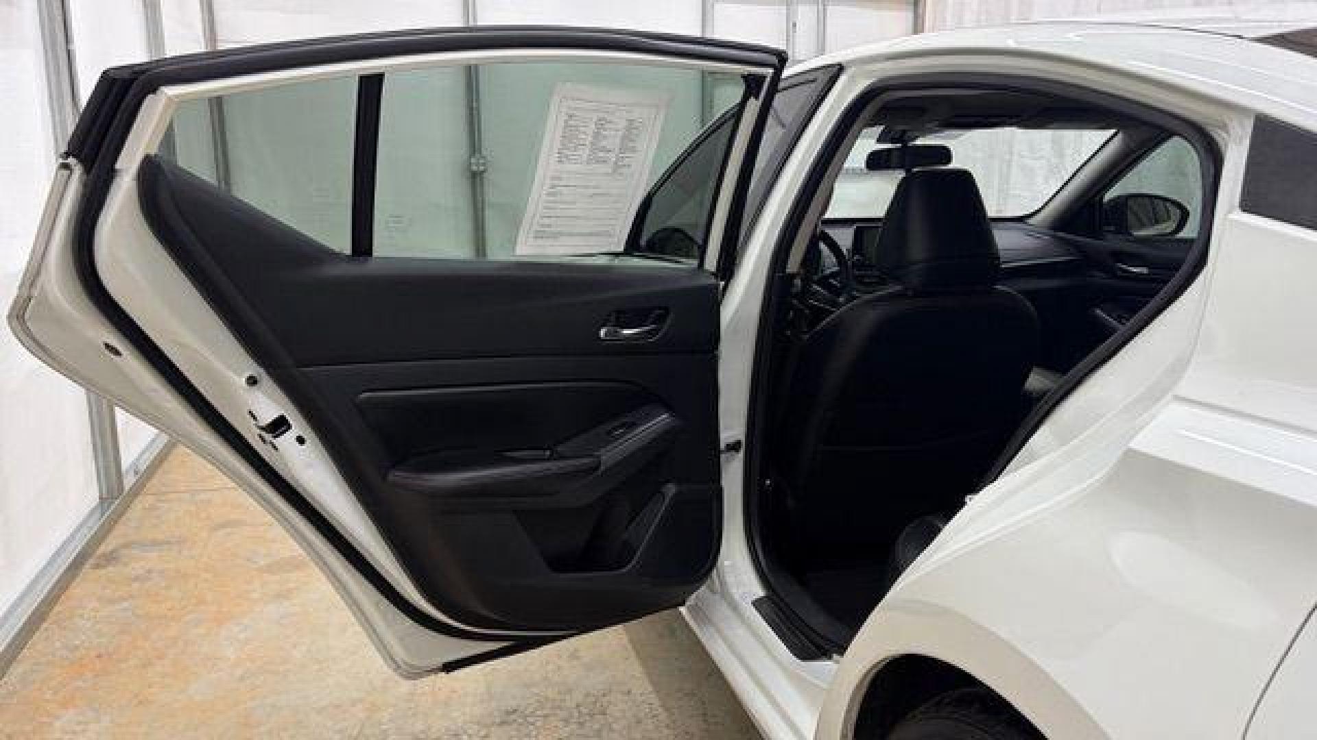 2020 White Nissan Altima SR FWD (1N4BL4CV4LN) with an 2.5L I-4 gasoline direct injection engine, located at 1806 Veterans Memorial Hwy SW, Austell, GA, 30168, (770) 944-9558, 33.817959, -84.606987 - Photo#13