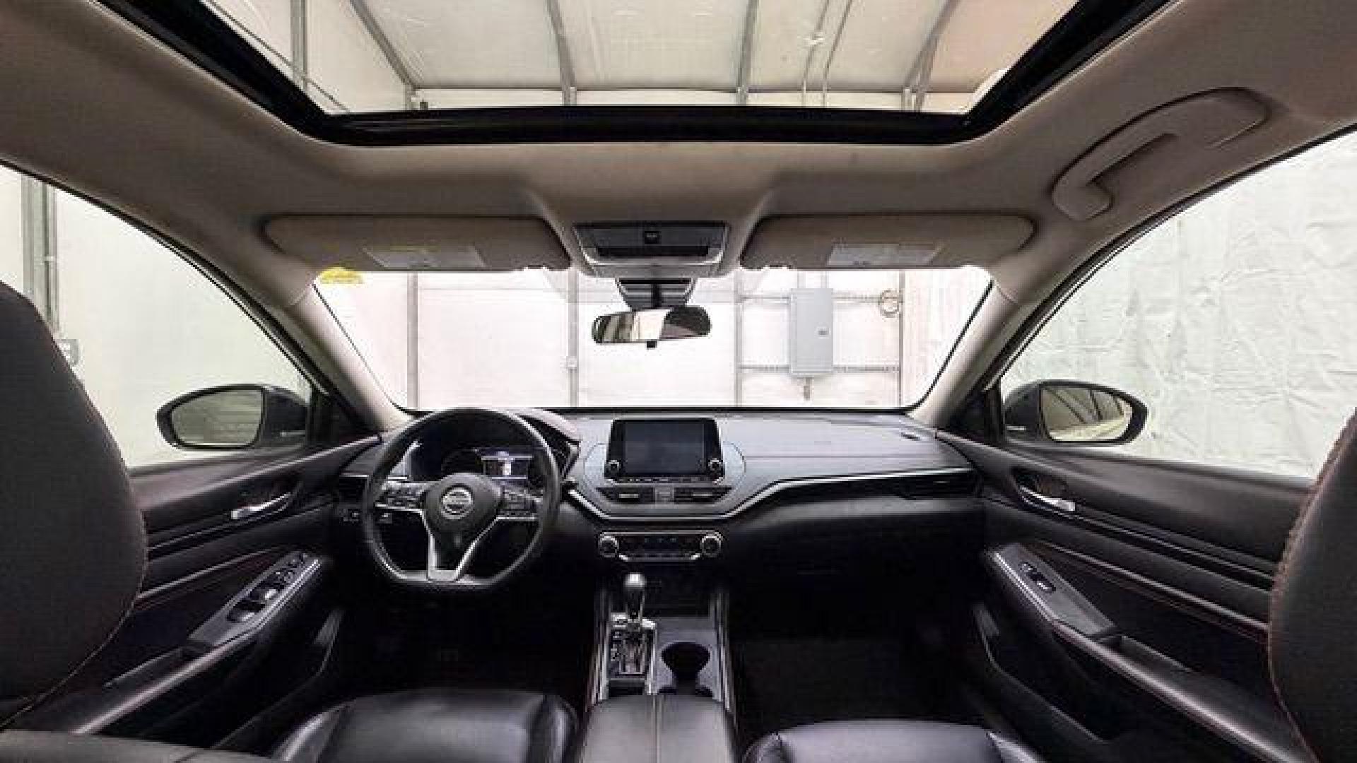 2020 White Nissan Altima SR FWD (1N4BL4CV4LN) with an 2.5L I-4 gasoline direct injection engine, located at 1806 Veterans Memorial Hwy SW, Austell, GA, 30168, (770) 944-9558, 33.817959, -84.606987 - Photo#15