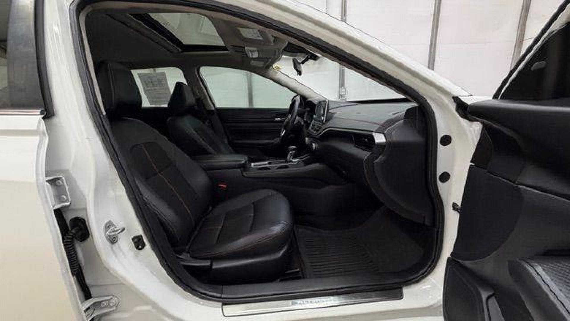 2020 White Nissan Altima SR FWD (1N4BL4CV4LN) with an 2.5L I-4 gasoline direct injection engine, located at 1806 Veterans Memorial Hwy SW, Austell, GA, 30168, (770) 944-9558, 33.817959, -84.606987 - Photo#17