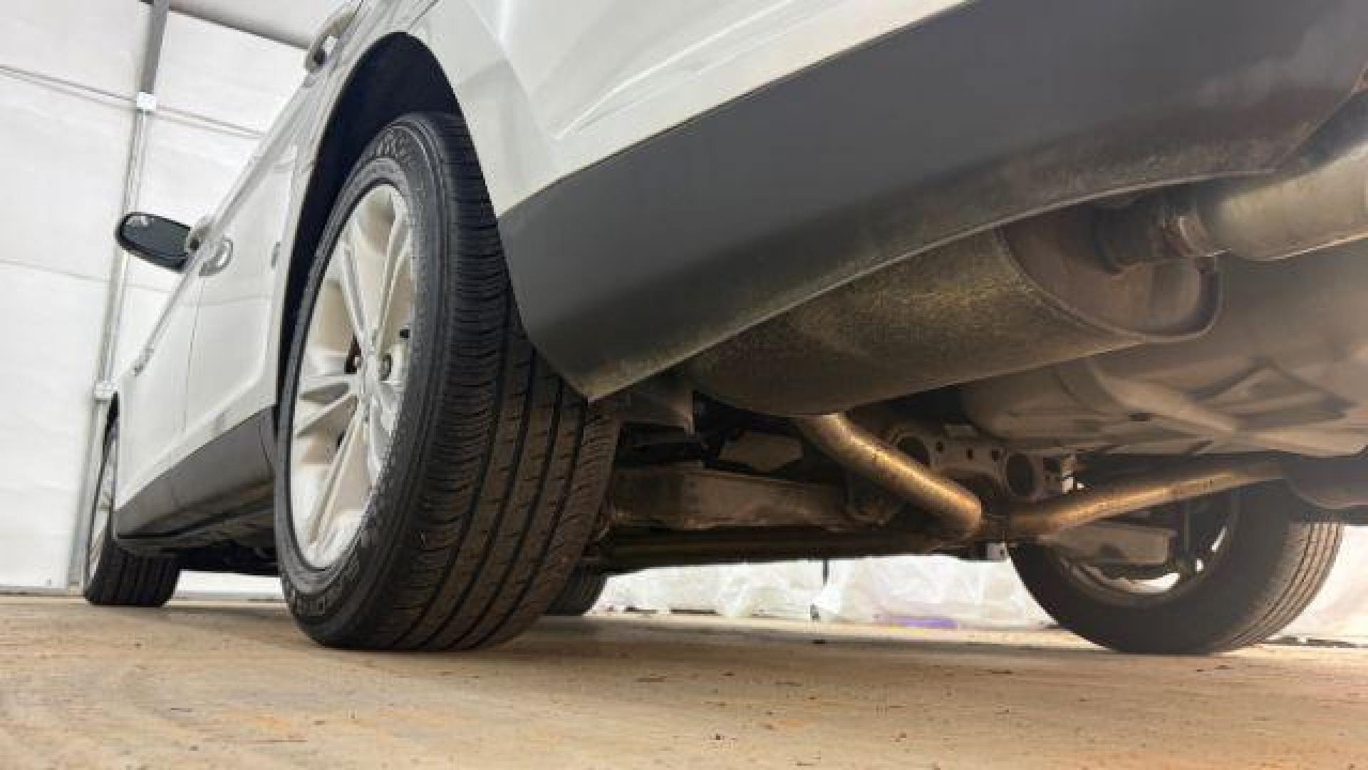 2013 Silver Ford Taurus SEL (1FAHP2E84DG) with an EcoBoost 2L I-4 gasoline direct injection engine, located at 1806 Veterans Memorial Hwy SW, Austell, GA, 30168, (770) 944-9558, 33.817959, -84.606987 - Photo#20