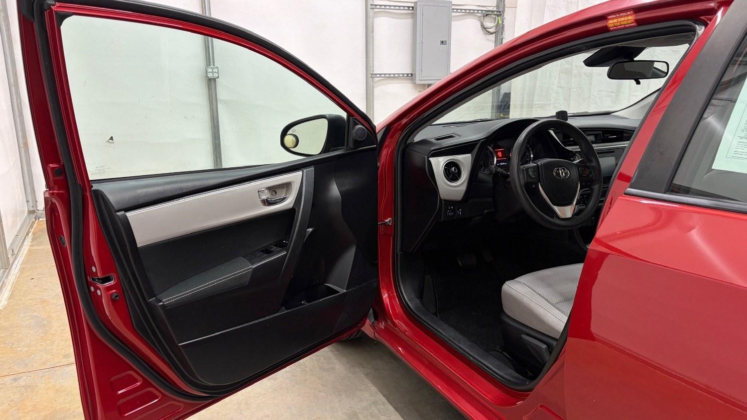 2019 Red Toyota Corolla LE (5YFBURHE6KP) with an 1.8L I-4 DOHC engine, located at 1806 Veterans Memorial Hwy SW, Austell, GA, 30168, (770) 944-9558, 33.817959, -84.606987 - Photo#10