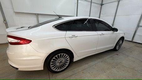 2013 White Ford Fusion Titanium (3FA6P0K98DR) with an EcoBoost 2L I-4 gasoline direct injection engine, located at 1806 Veterans Memorial Hwy SW, Austell, GA, 30168, (770) 944-9558, 33.817959, -84.606987 - Photo#6