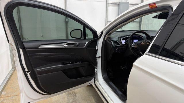 2013 White Ford Fusion Titanium (3FA6P0K98DR) with an EcoBoost 2L I-4 gasoline direct injection engine, located at 1806 Veterans Memorial Hwy SW, Austell, GA, 30168, (770) 944-9558, 33.817959, -84.606987 - Photo#10