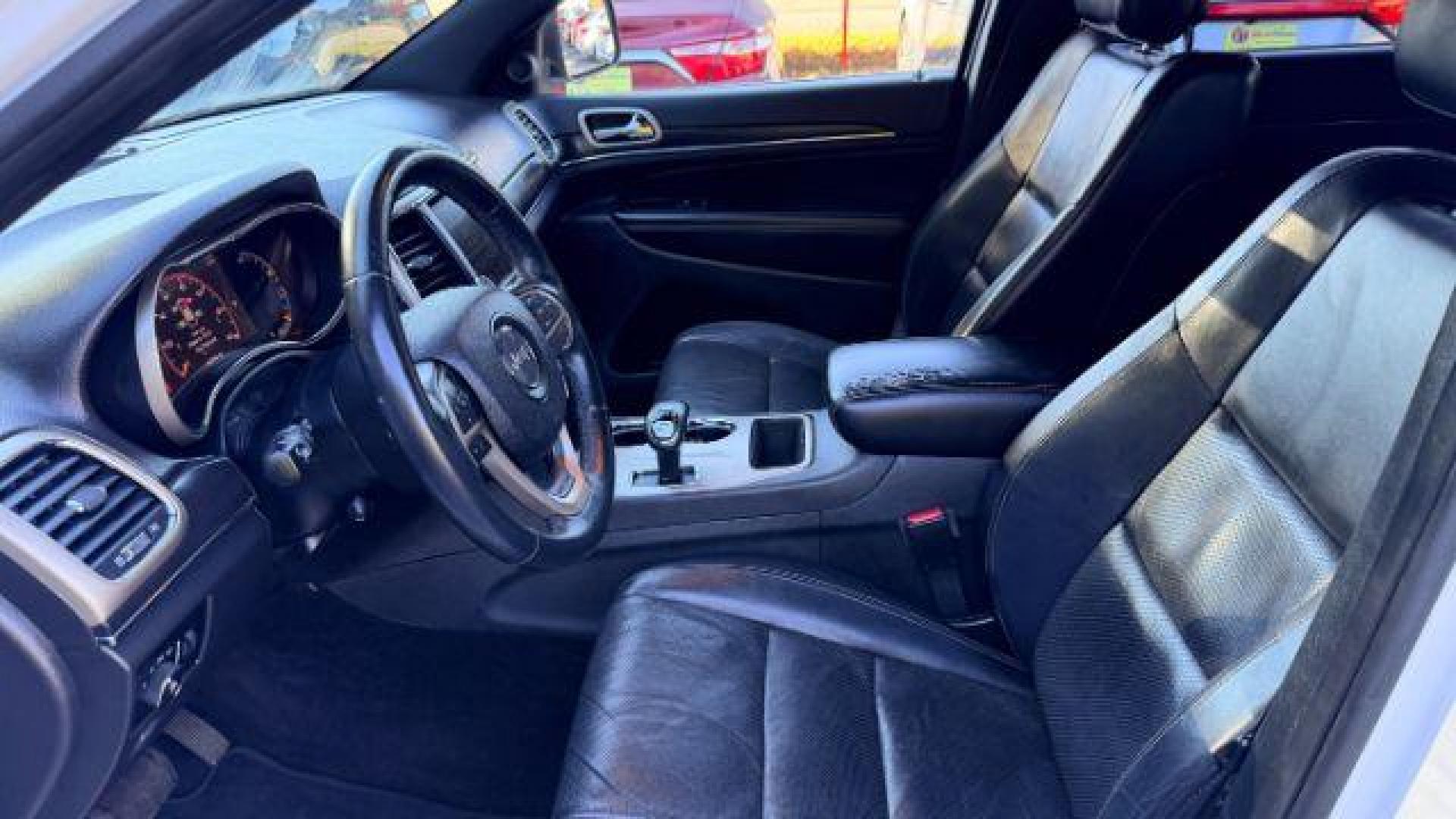 2014 White Jeep Grand Cherokee Limited (1C4RJEBG8EC) , located at 1806 Veterans Memorial Hwy SW, Austell, GA, 30168, (770) 944-9558, 33.817959, -84.606987 - Photo#9