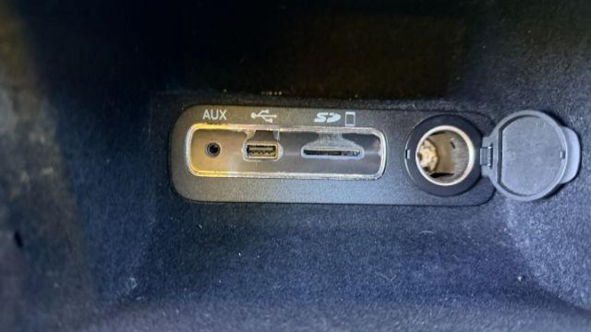 2014 White Jeep Grand Cherokee Limited (1C4RJEBG8EC) , located at 1806 Veterans Memorial Hwy SW, Austell, GA, 30168, (770) 944-9558, 33.817959, -84.606987 - Photo#12