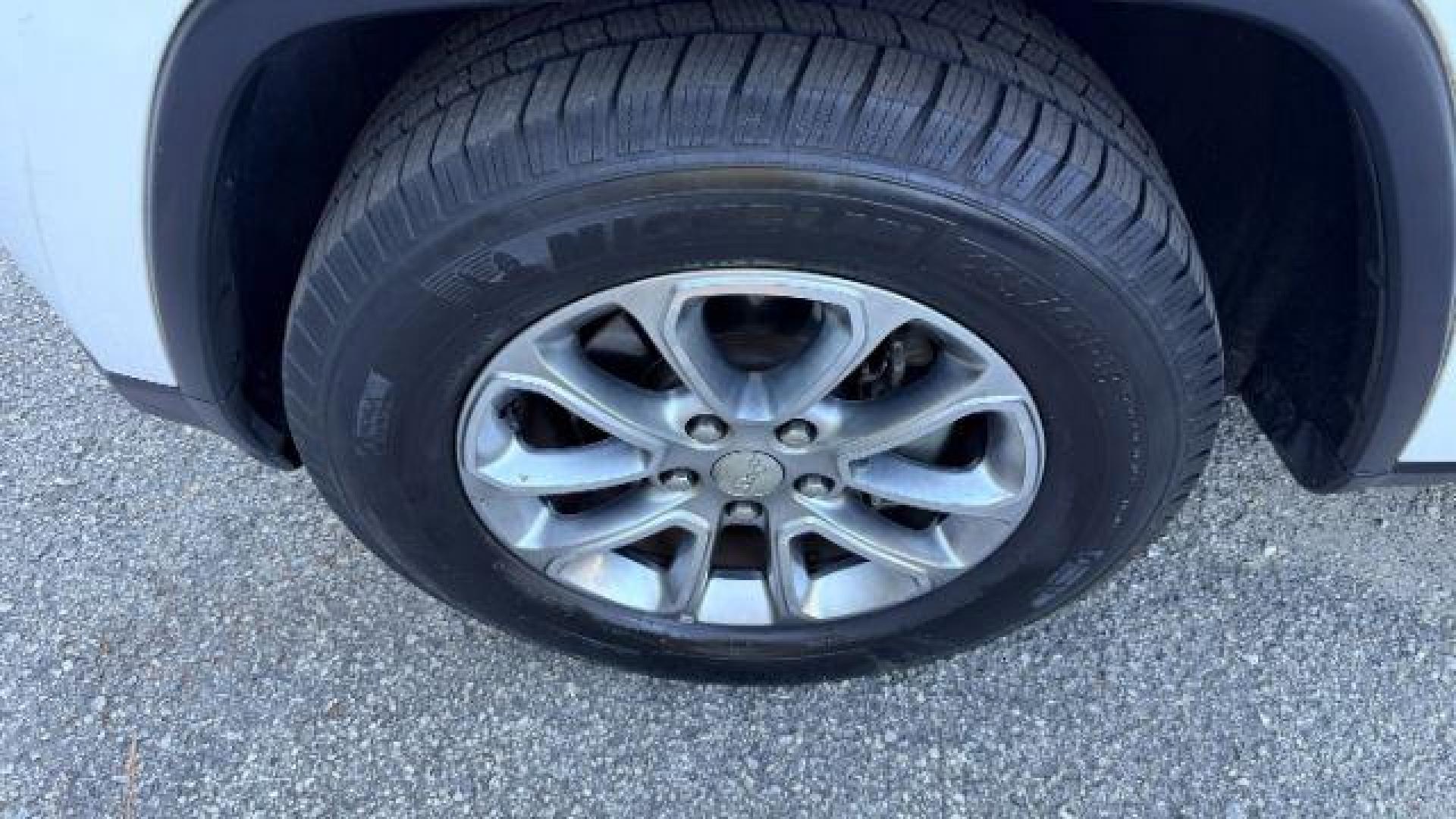 2014 White Jeep Grand Cherokee Limited (1C4RJEBG8EC) , located at 1806 Veterans Memorial Hwy SW, Austell, GA, 30168, (770) 944-9558, 33.817959, -84.606987 - Photo#15