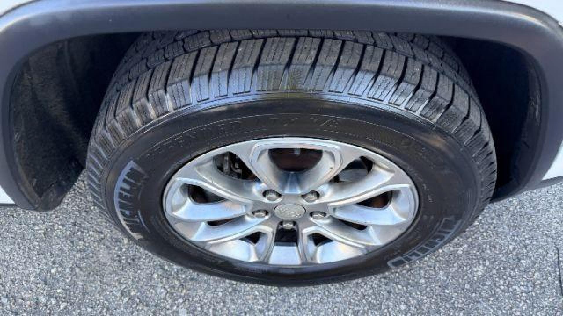 2014 White Jeep Grand Cherokee Limited (1C4RJEBG8EC) , located at 1806 Veterans Memorial Hwy SW, Austell, GA, 30168, (770) 944-9558, 33.817959, -84.606987 - Photo#16