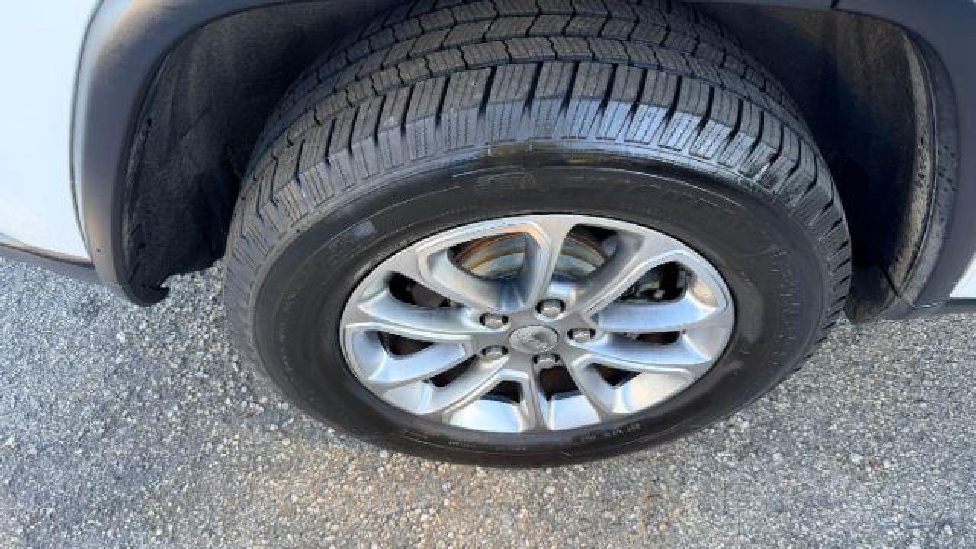 2014 White Jeep Grand Cherokee Limited (1C4RJEBG8EC) , located at 1806 Veterans Memorial Hwy SW, Austell, GA, 30168, (770) 944-9558, 33.817959, -84.606987 - Photo#17