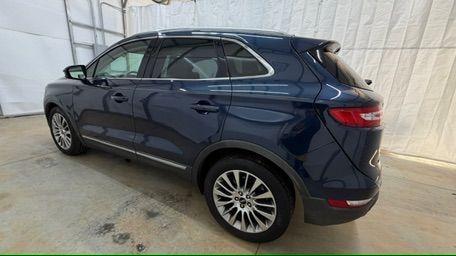 2015 Blue Lincoln MKC . (5LMCJ1A97FU) with an 2.0L engine, located at 1806 Veterans Memorial Hwy SW, Austell, GA, 30168, (770) 944-9558, 33.817959, -84.606987 - Photo#2