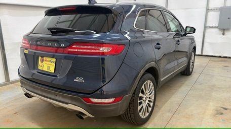 2015 Blue Lincoln MKC . (5LMCJ1A97FU) with an 2.0L engine, located at 1806 Veterans Memorial Hwy SW, Austell, GA, 30168, (770) 944-9558, 33.817959, -84.606987 - Photo#5