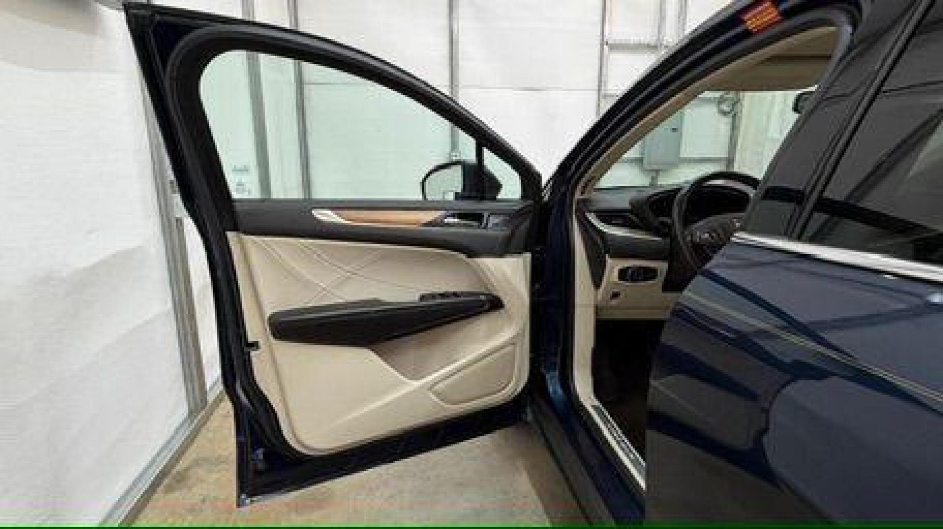 2015 Blue Lincoln MKC . (5LMCJ1A97FU) with an 2.0L engine, located at 1806 Veterans Memorial Hwy SW, Austell, GA, 30168, (770) 944-9558, 33.817959, -84.606987 - Photo#10