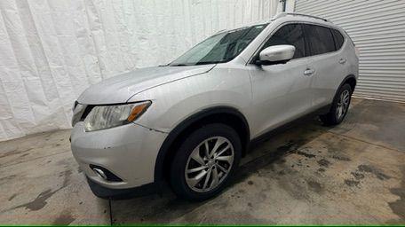 2014 Silver Nissan Rogue SL (5N1AT2MV8EC) with an 2.5L I-4 DOHC engine, located at 1806 Veterans Memorial Hwy SW, Austell, GA, 30168, (770) 944-9558, 33.817959, -84.606987 - Photo#1