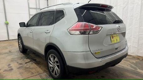 2014 Silver Nissan Rogue SL (5N1AT2MV8EC) with an 2.5L I-4 DOHC engine, located at 1806 Veterans Memorial Hwy SW, Austell, GA, 30168, (770) 944-9558, 33.817959, -84.606987 - Photo#3