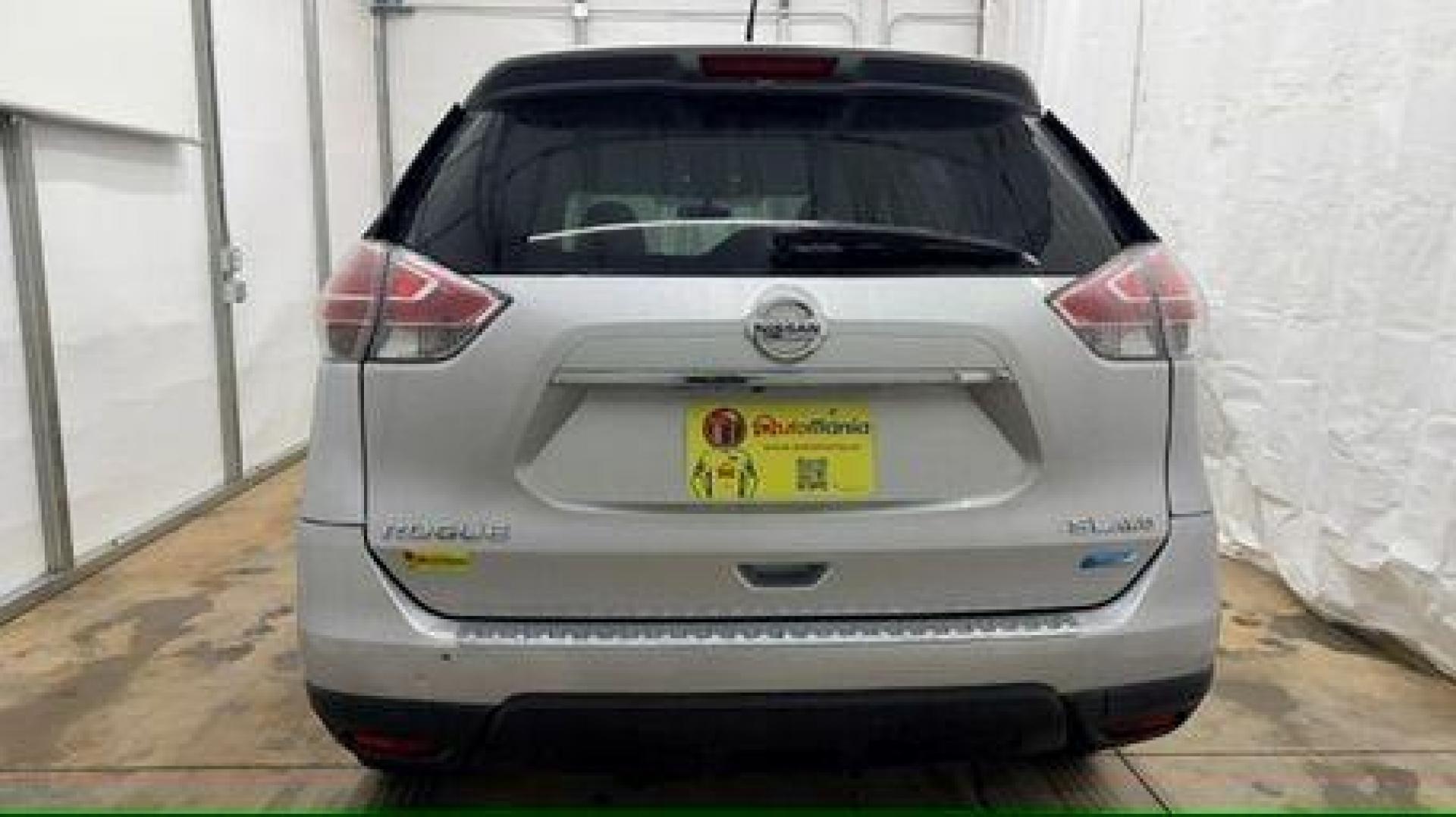 2014 Silver Nissan Rogue SL (5N1AT2MV8EC) with an 2.5L I-4 DOHC engine, located at 1806 Veterans Memorial Hwy SW, Austell, GA, 30168, (770) 944-9558, 33.817959, -84.606987 - Photo#4