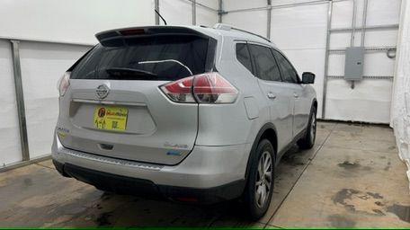 2014 Silver Nissan Rogue SL (5N1AT2MV8EC) with an 2.5L I-4 DOHC engine, located at 1806 Veterans Memorial Hwy SW, Austell, GA, 30168, (770) 944-9558, 33.817959, -84.606987 - Photo#5