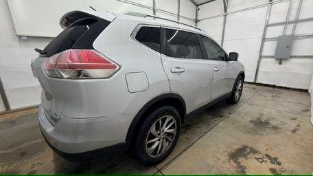 2014 Silver Nissan Rogue SL (5N1AT2MV8EC) with an 2.5L I-4 DOHC engine, located at 1806 Veterans Memorial Hwy SW, Austell, GA, 30168, (770) 944-9558, 33.817959, -84.606987 - Photo#6