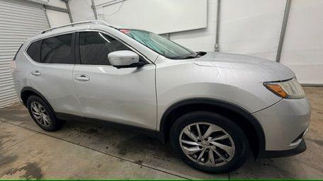 2014 Silver Nissan Rogue SL (5N1AT2MV8EC) with an 2.5L I-4 DOHC engine, located at 1806 Veterans Memorial Hwy SW, Austell, GA, 30168, (770) 944-9558, 33.817959, -84.606987 - Photo#7